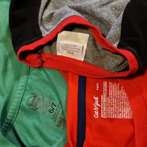 $3/Bundled- Christmas Tops - Picture 5 of 5